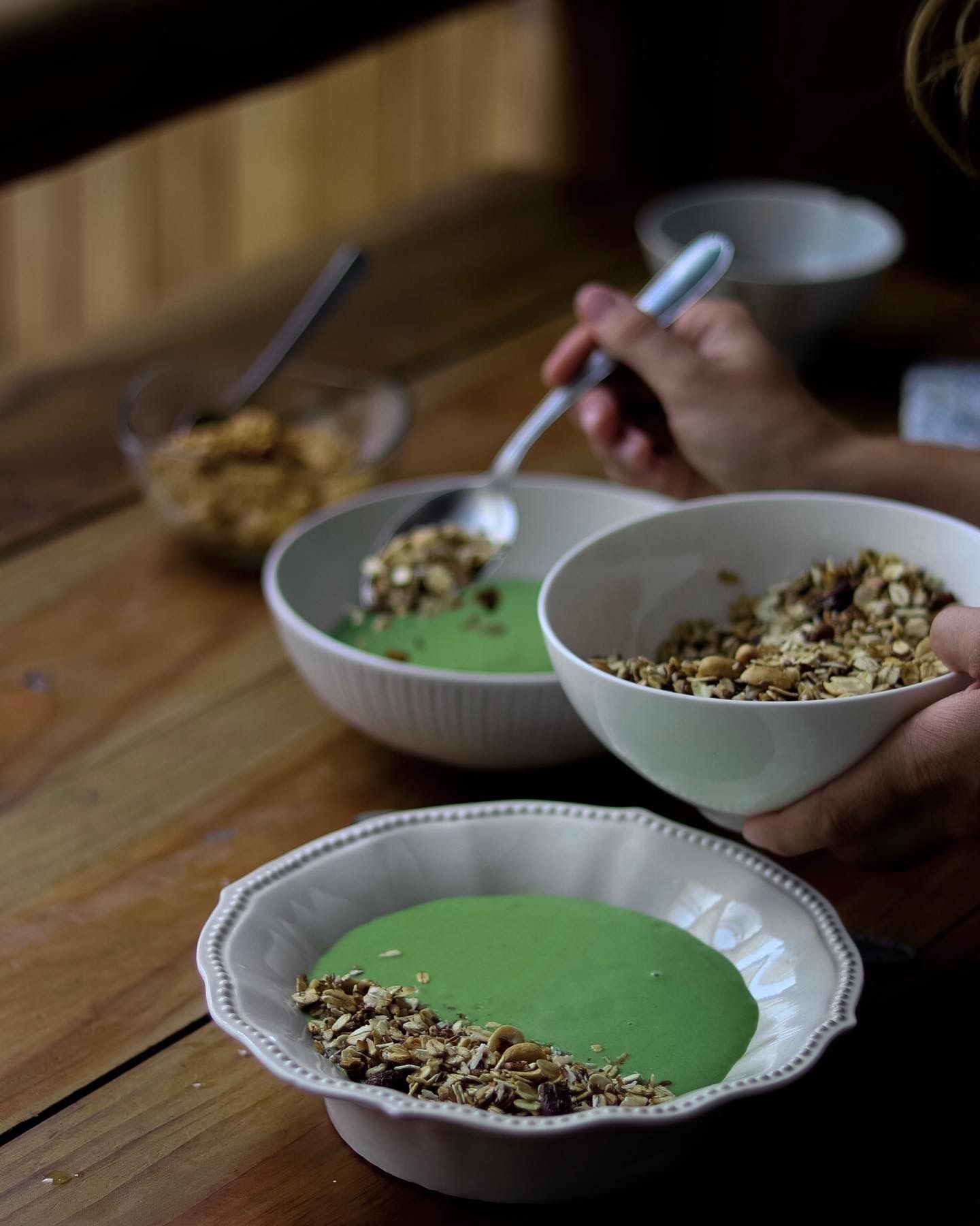 Green Smoothie bowl, Tropisk smoothie bowl med banan och greens